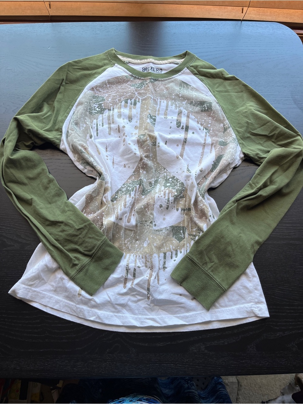 82ZERO Size XL White & Green Peace Sign Long Sleeve Raglan Shirt